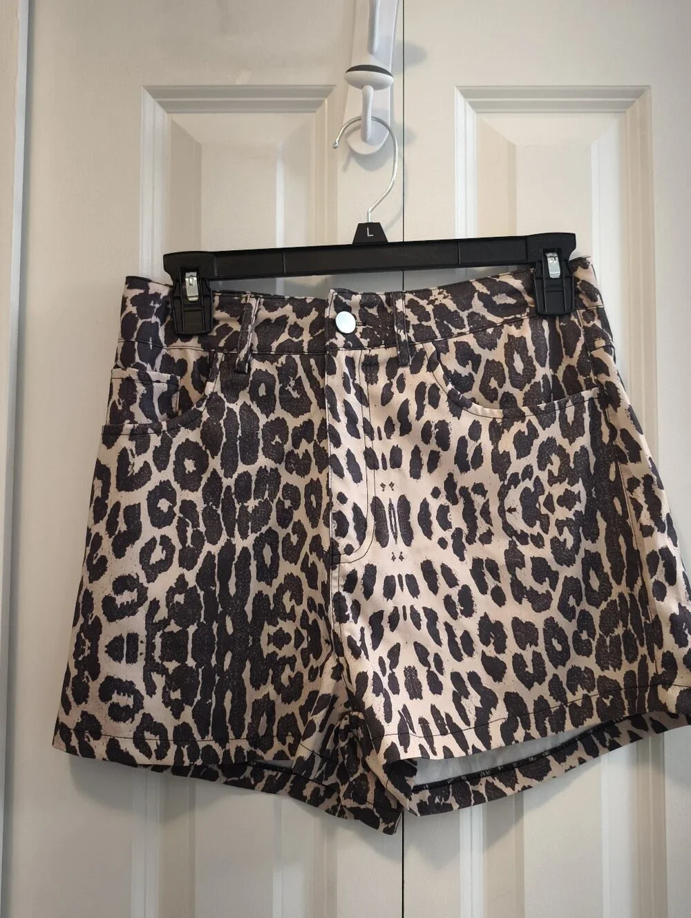 NWOT Florens Leopard Print Women's High-Rise Shorts